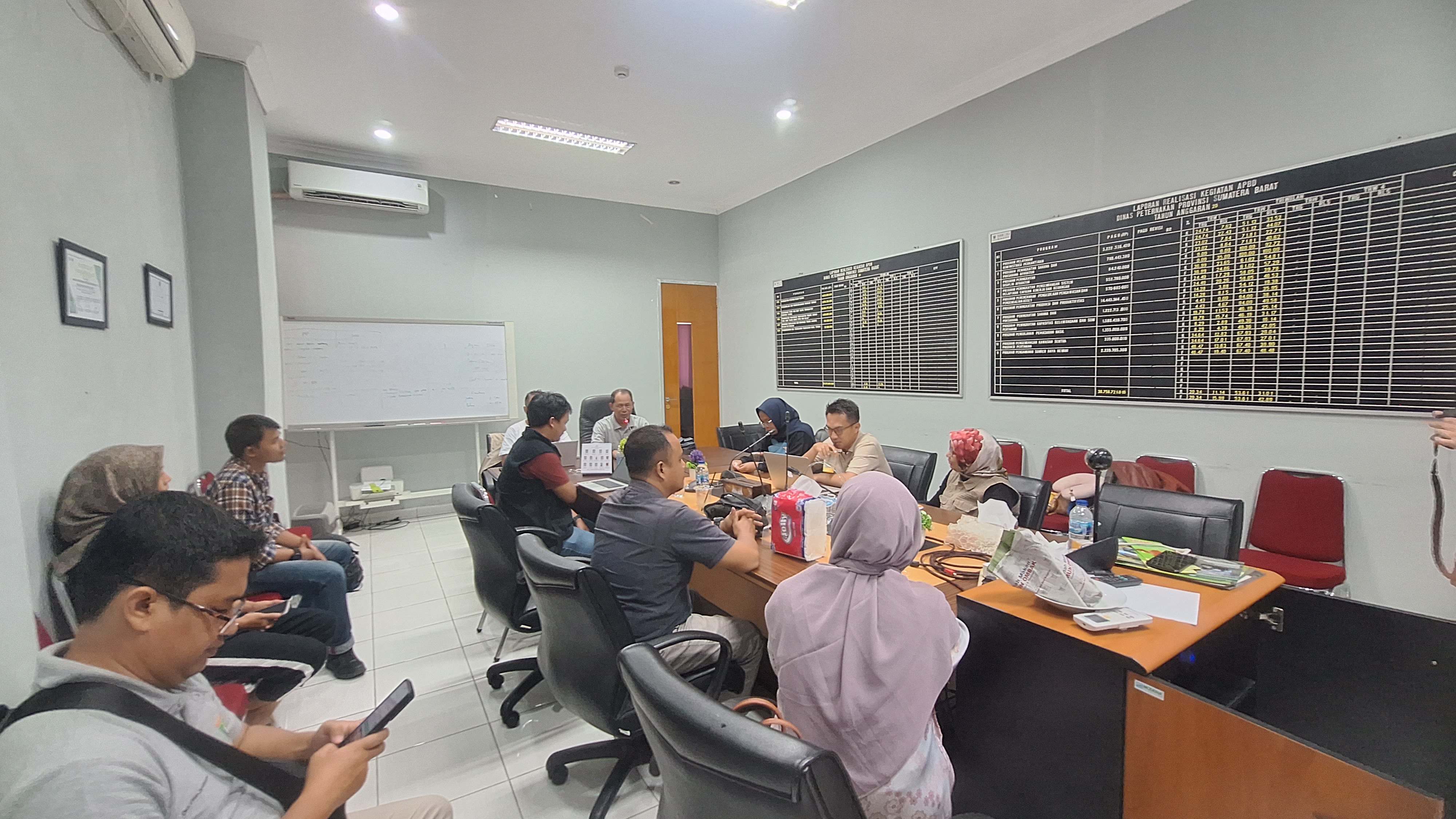 Kepala Puskeswan Painan Memgikuti Briefing Kegiatan Percepatan vaksinasi PMK dan dan LSD di Ruang Ra