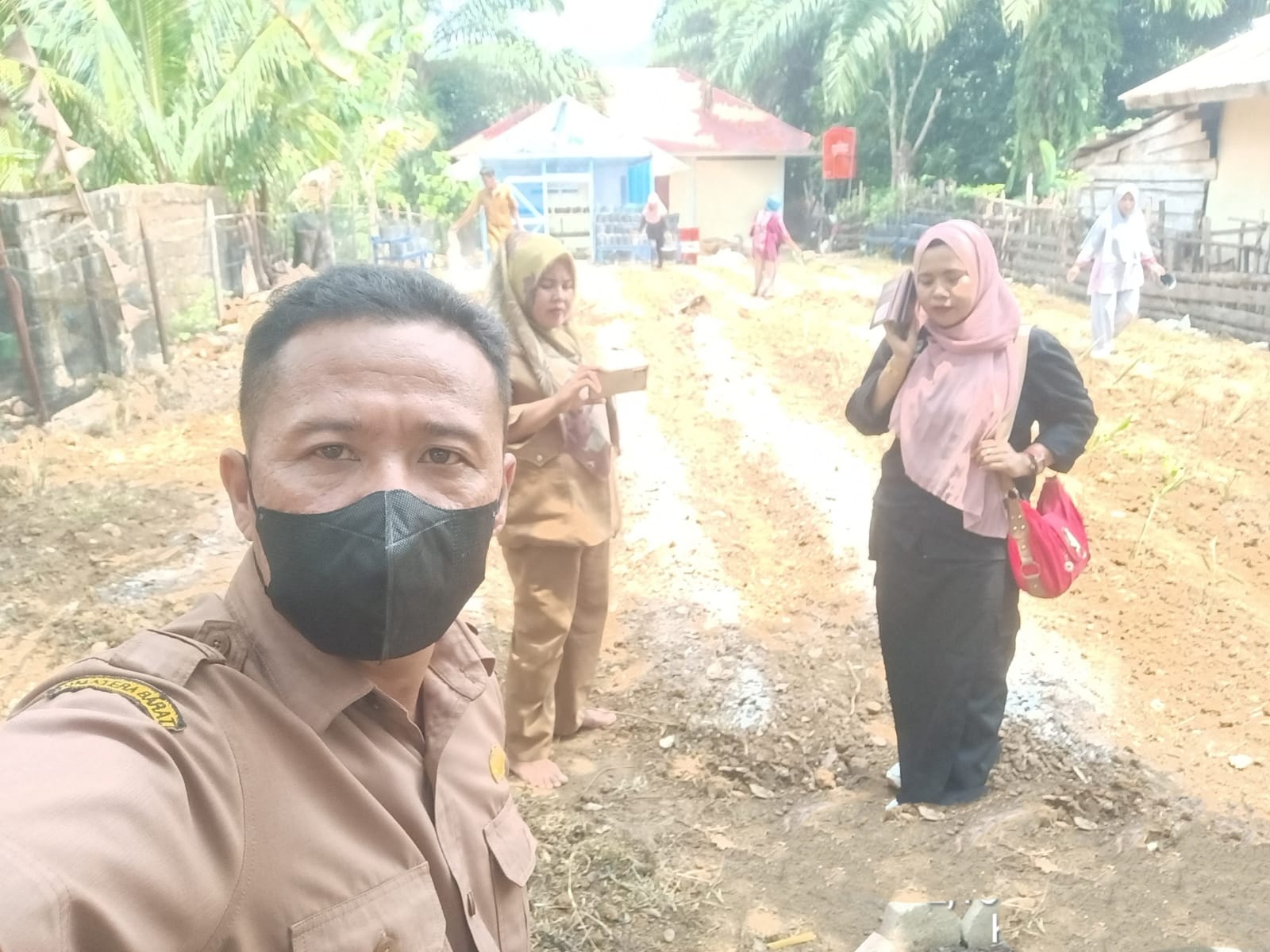 Peninjauan Demplot Kegiatan P2L KWT Sinar Baru Lunang Utara