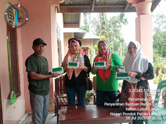 Demonstrasi Pengandalian OPT  Hama Tikus dan Pembagian  Racun Tikus