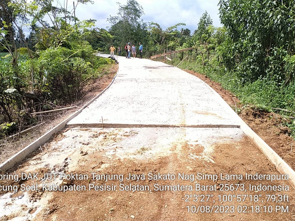 MONITORING DAN EVALUASI PEKERJAAN JALAN USAHA TANI SEKTOR PERKEBUNAN POKTAN TANJUNG JAYA SAKATO DI K