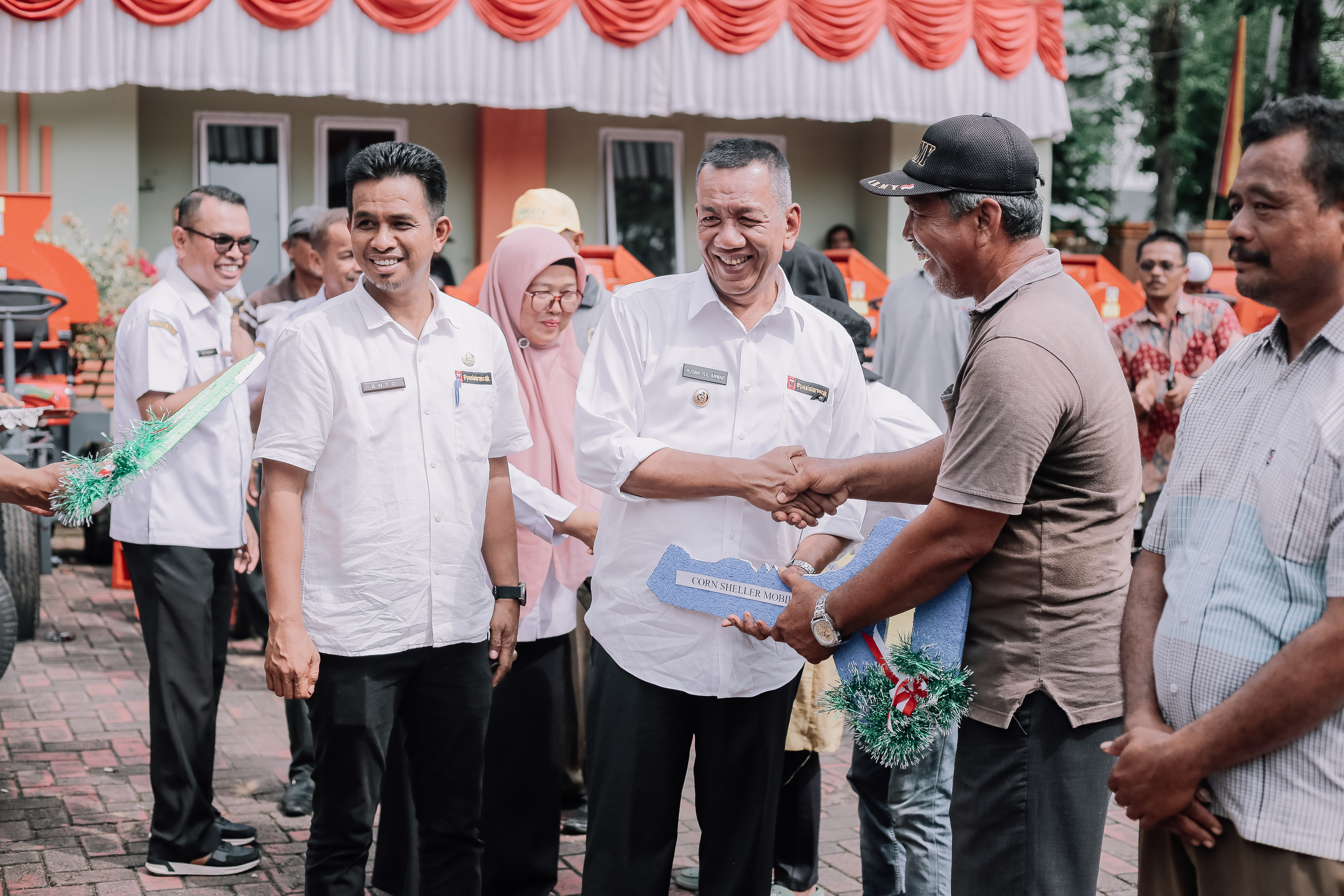 PENYERAHAN ALSINTAN PASCA PANEN BERSAMA BAPAK BUPATI DI DINAS PERTANIAN KABUPATEN PESISIR SELATAN