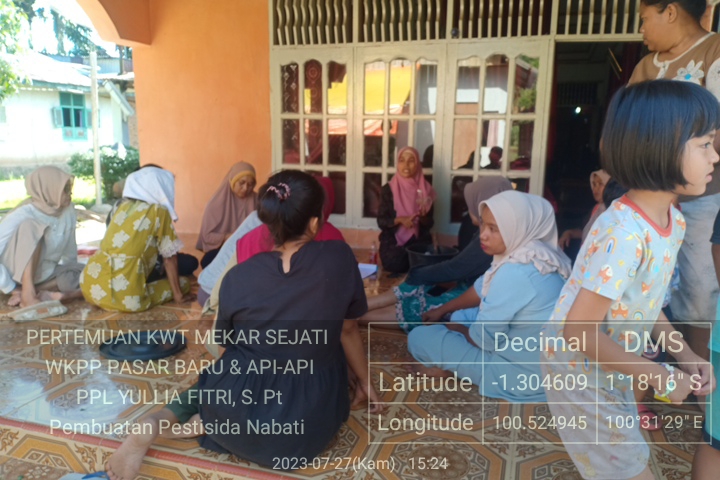 Pembinaan KWT Mekar Sejati di nagari pasar baru kec. bayang