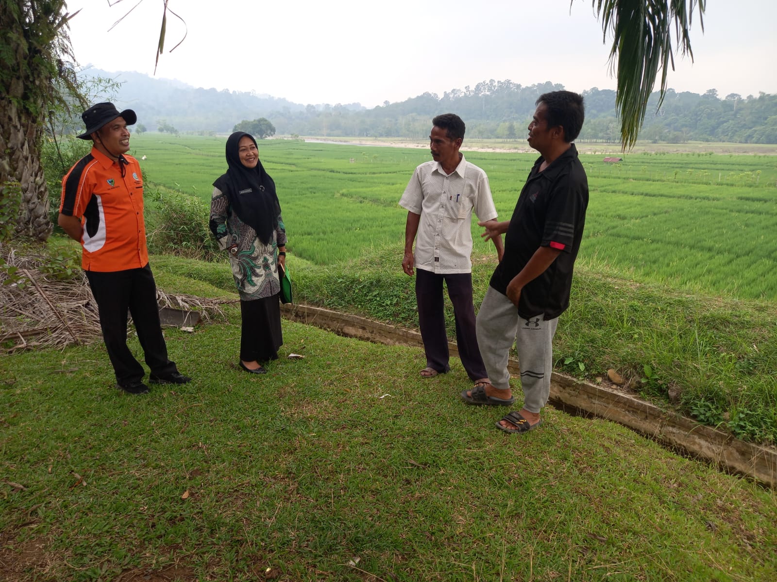 CP/CL PENERIMA BANTUAN ALSINTAN KELOMPOK TANI PONDOK TINGGA NAGARI RIAK DANAU KECAMATAN BAB. TAPAN 