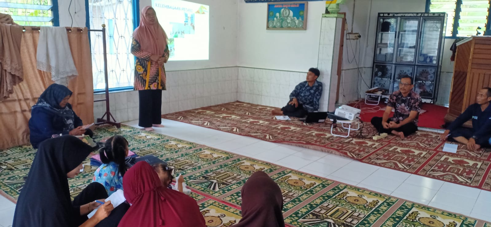 Sekolah Lapang Budidaya Ternak itik di Mushala Poktan Gadih Basanai