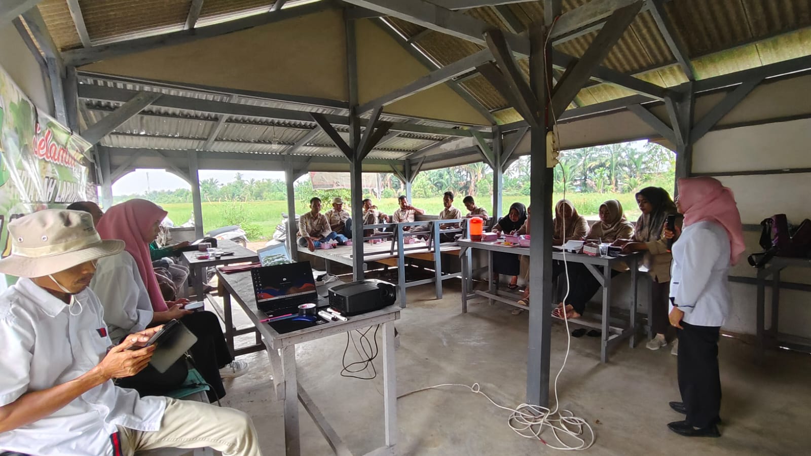 Sekolah Lapang Gambir di Kelompok Aie Janiah Nagari Taratak Kecamatan Sutera