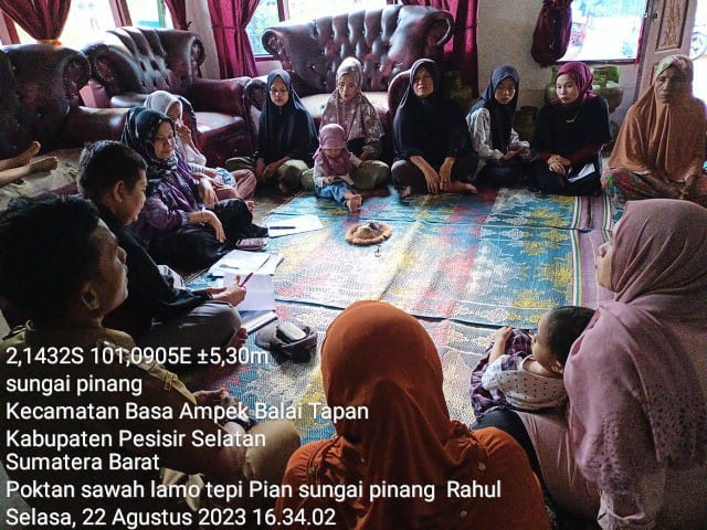 Pertemuan  Bulanan Poktan di  Nagari Sungai Pinang tentang \"Inpari kaya gizi\".